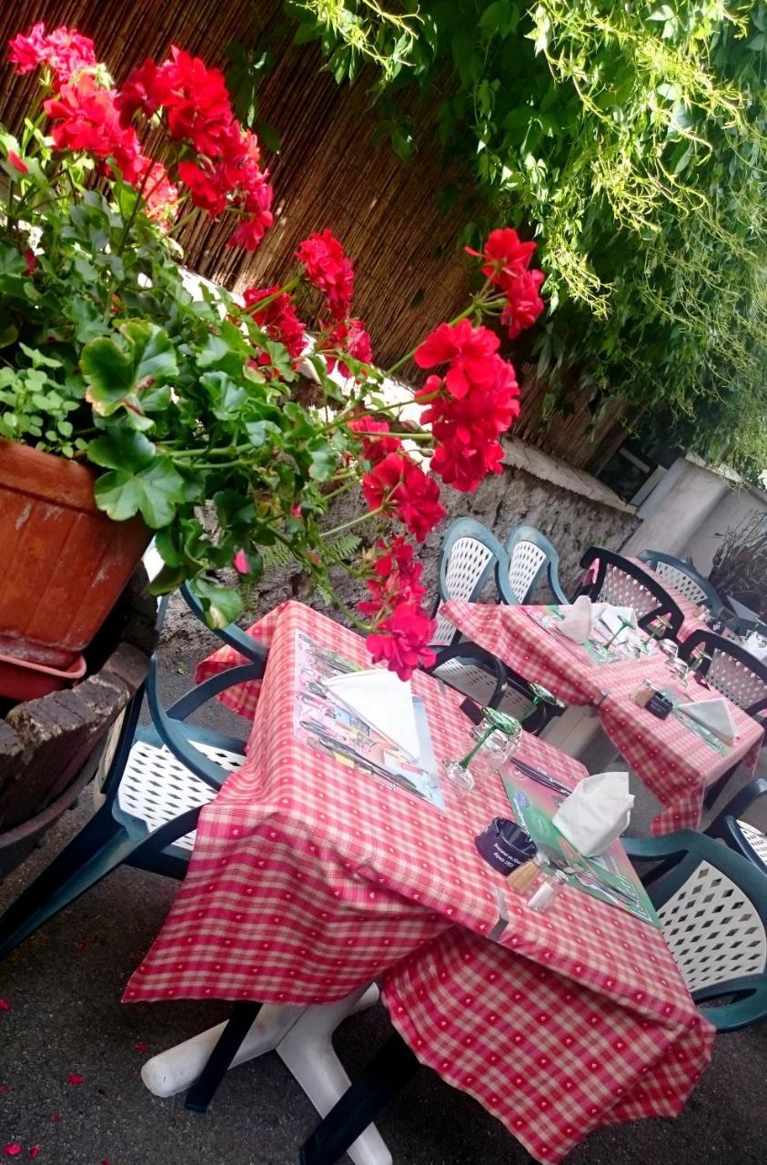 Hotel Restaurant La Croix D'Or Orbey Esterno foto